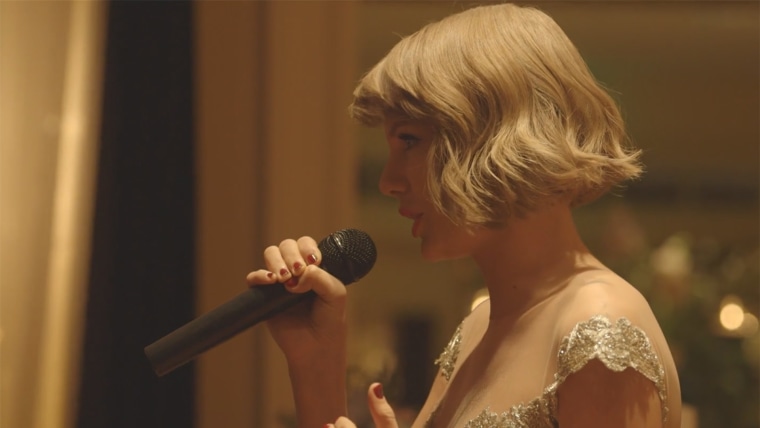Image: Taylor Swift giving her maid-of-honor speech at her best friend's wedding