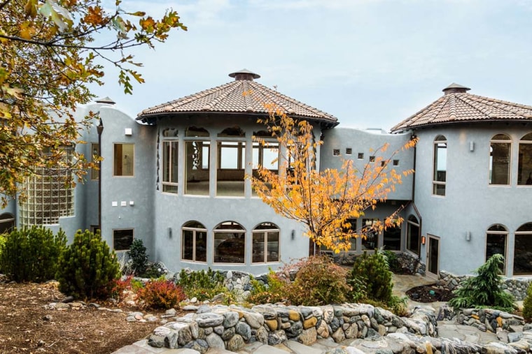 Magical wood mansion in Oregon