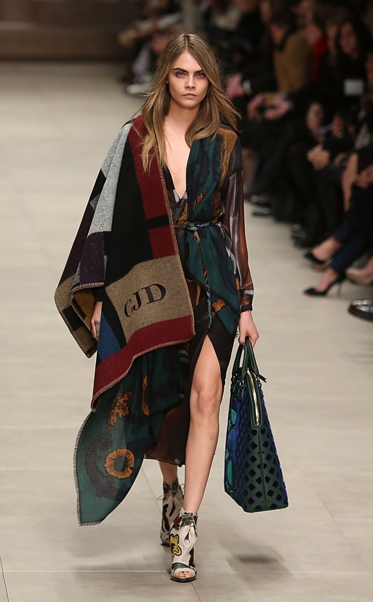 cara-Delevingne-burberry-inline-today-160309