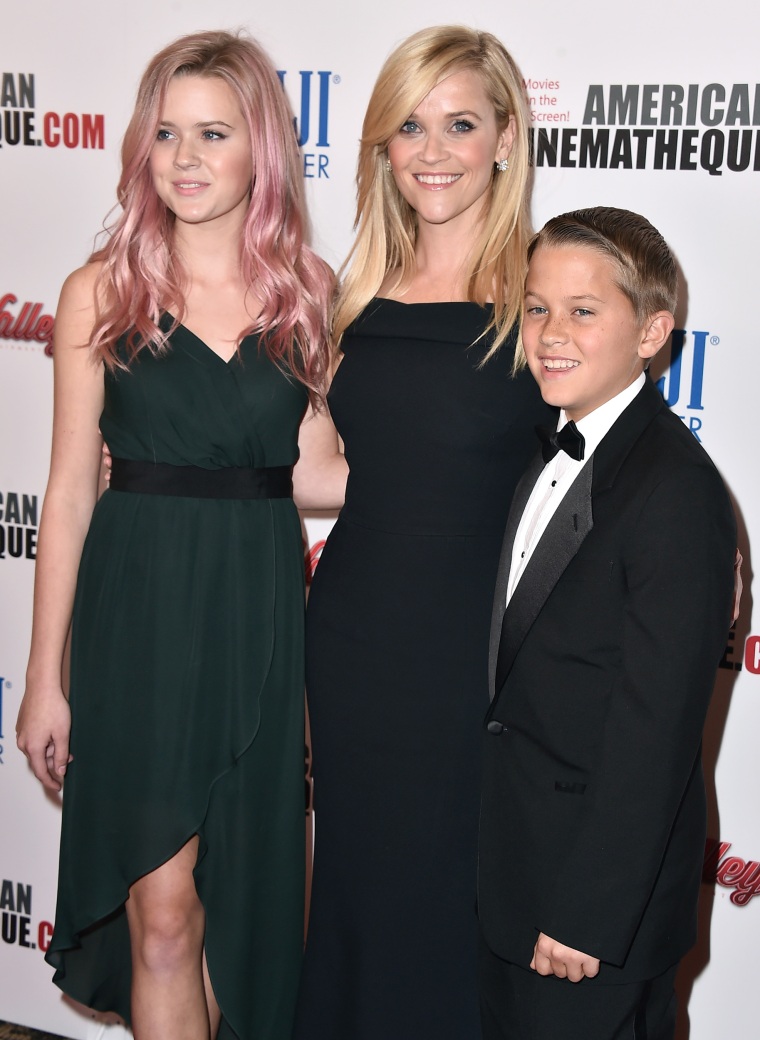 reese-withersppon-and-kids-today-160310