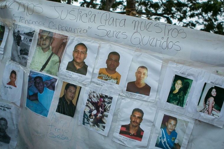 Banner with the photos of the 28 missing Venezuelan miners.