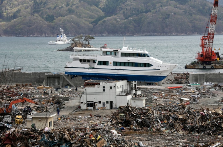 Image: A sightseeing boat which was swept onto the roof of a guesthouse by the tsunami in Otsuchi