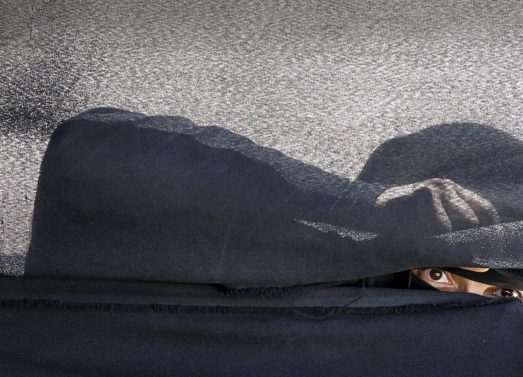 Image: Woman looks through a tent during a gathering by Houthi loyalists against Saudi-led air strikes in Yemen's capital Sanaa