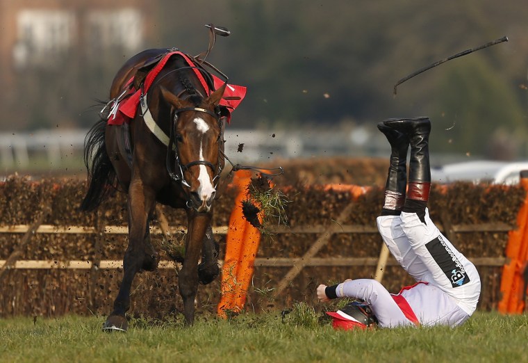 Image: *** BESTPIX *** Sandown Races