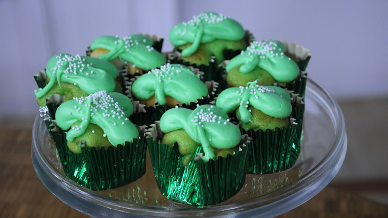 Justin Chapple St. Patrick's Day food hack: chocolate clover cupcakes