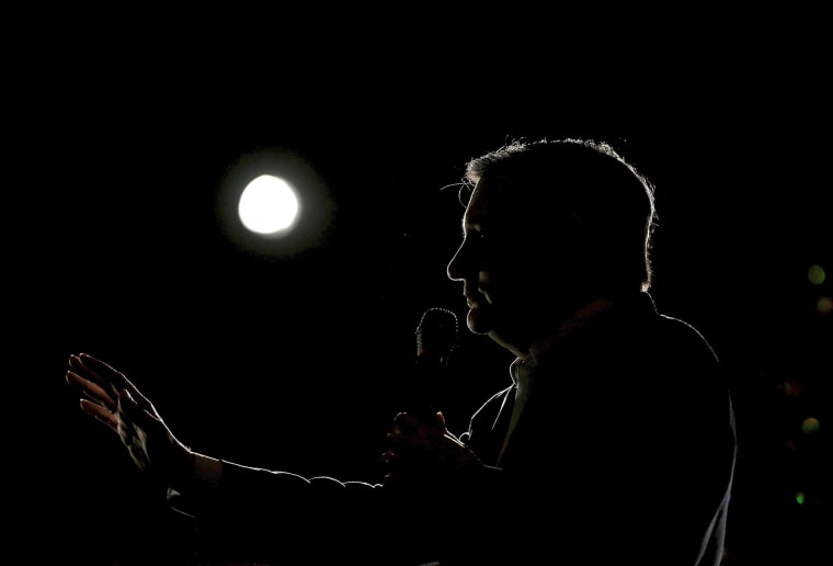 Image: U.S. Republican presidential candidate Ted Cruz speaks at a campaign rally in Glen Ellyn