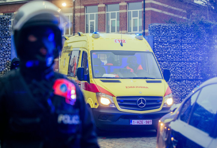 Image: Police raid on terror suspects in Brussels suburb