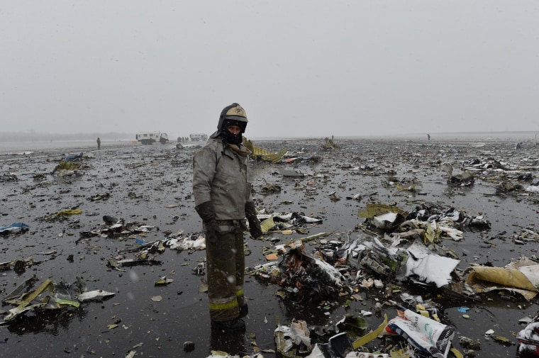 Image:Crash site of Flydubai Boeing 737-800 in Rostov-On-Don, Russia
