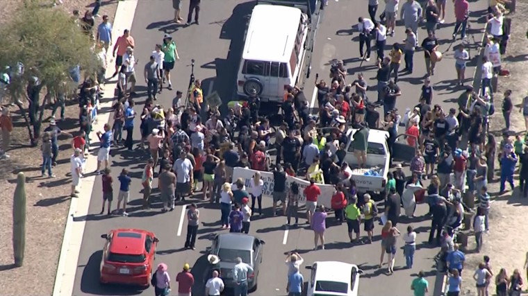 Image: Protesters block route to Trump rally in Arizona
