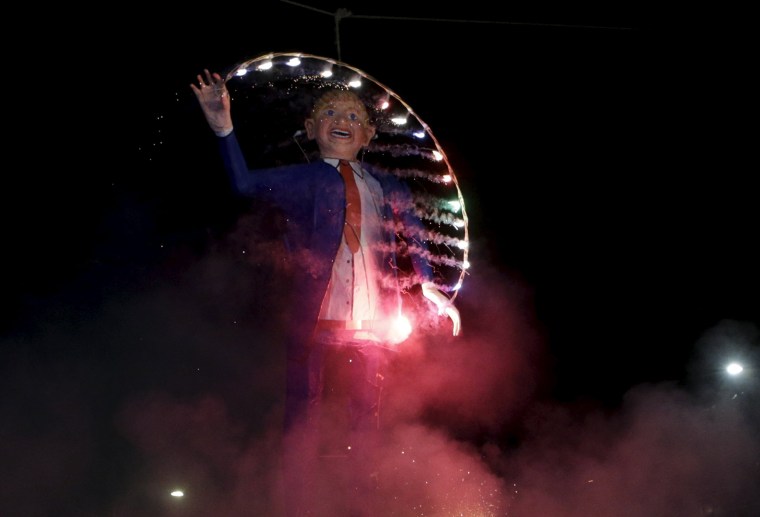 Image: Mexicans burn an effigy of U.S. Republican presidential hopeful Donald Trump as they celebrate an Easter ritual late on Saturday in Mexico City's poor La Merced neighborhood