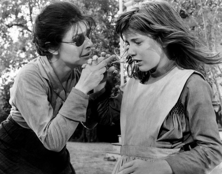 THE MIRACLE WORKER, from left, Anne Bancroft, Patty Duke, 1962