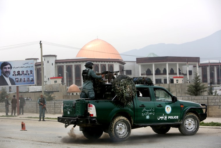 Image: Afghan police officers outside parliament