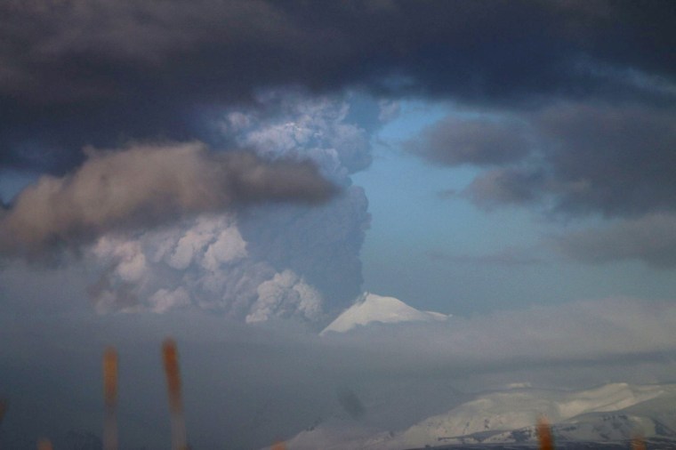 Image: Pavlof Volcano eruption in Alaska on March 27, 2016