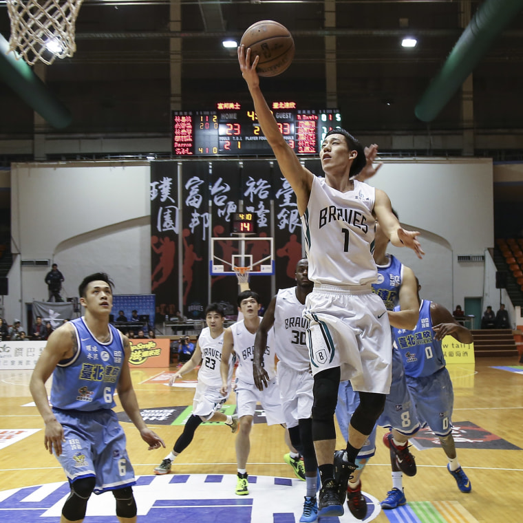 Joseph Lin playing for the Fubon Braves in a Super Basketball League game in Taiwan.