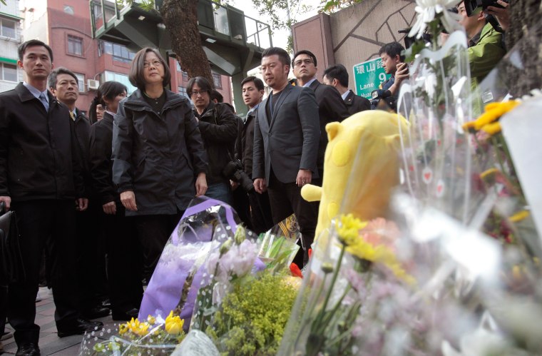 Image: Taiwan's President-elect Tsai Ing-wen, second left, visits a makeshift memorial for slain girl