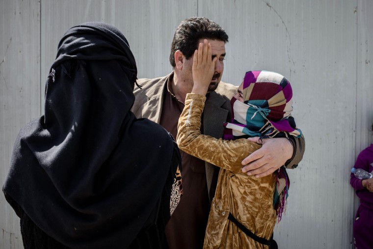 Image: Iraqis flee Islamic State control