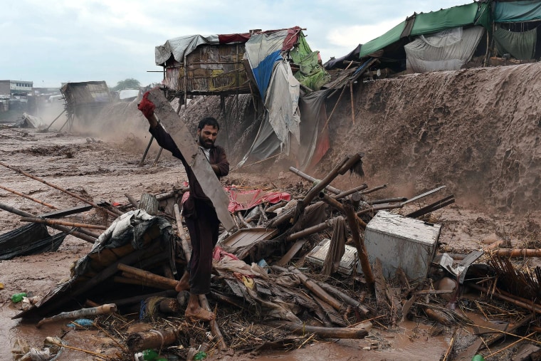 Image: TOPSHOT-PAKISTAN-WEATHER-FLOOD
