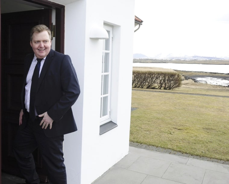 Image: Iceland's Prime Minister Gunnlaugsson arrives at Iceland president