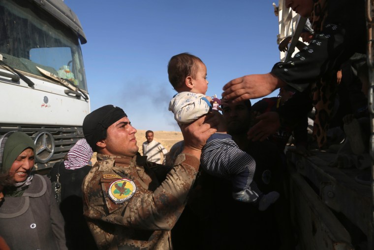 Image: Iraqis flee city of Hit/Heet