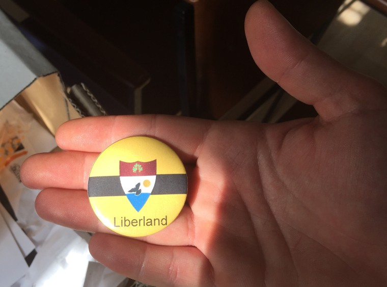 Image: A button bearing the symbol of Liberland