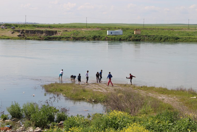Image: Tigris River near Wana