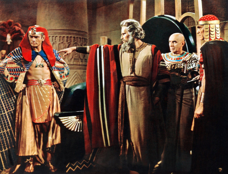 Image: THE TEN COMMANDMENTS, from left: Yul Brynner, Charlton Heston, Cedric Hardwicke, Henry Wilcoxon, 195