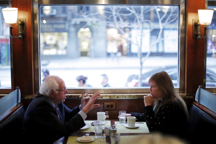 Image: U.S. Democratic presidential candidate and U.S. Senator Bernie Sanders and his wife Jane eat at the Brooklyn Diner in New York City