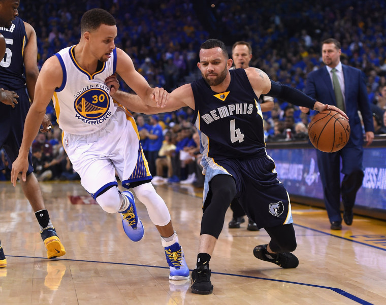 Golden State Warriors Beat Memphis Grizzlies 125-104, Make NBA History