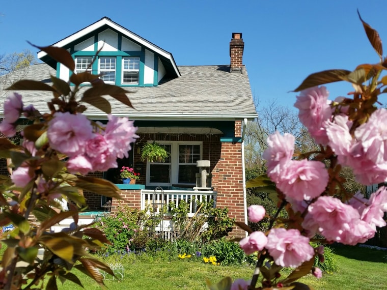 A new study finds living in green spaces may help people live longer