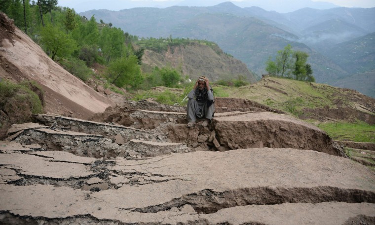 Image: TOPSHOT-PAKISTAN-KASHMIR-WEATHER-LANDSLIDES