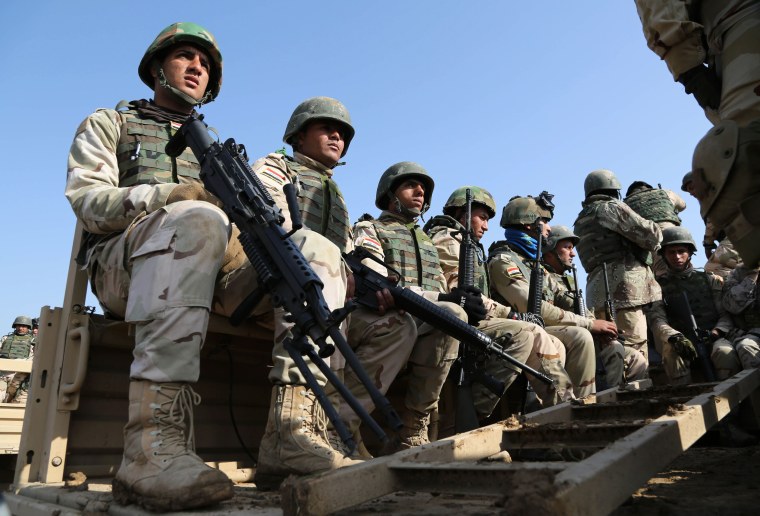 Image: Iraqi soldiers train with American and Spanish trainers