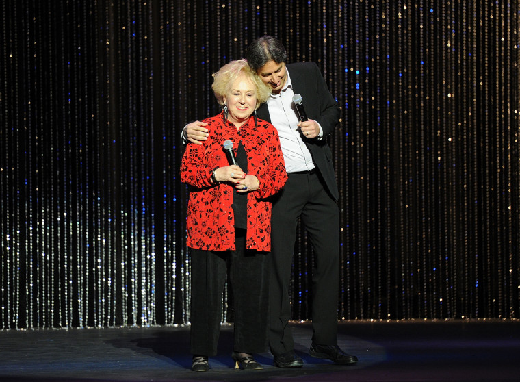 Image: Actress Doris Roberts and Host Ray Romano