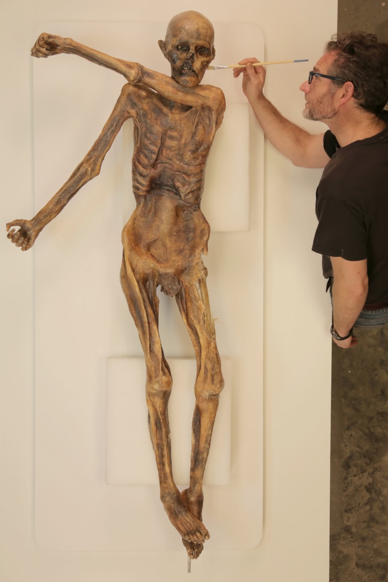 Image: Gary Staab with Ötzi the Iceman replica
