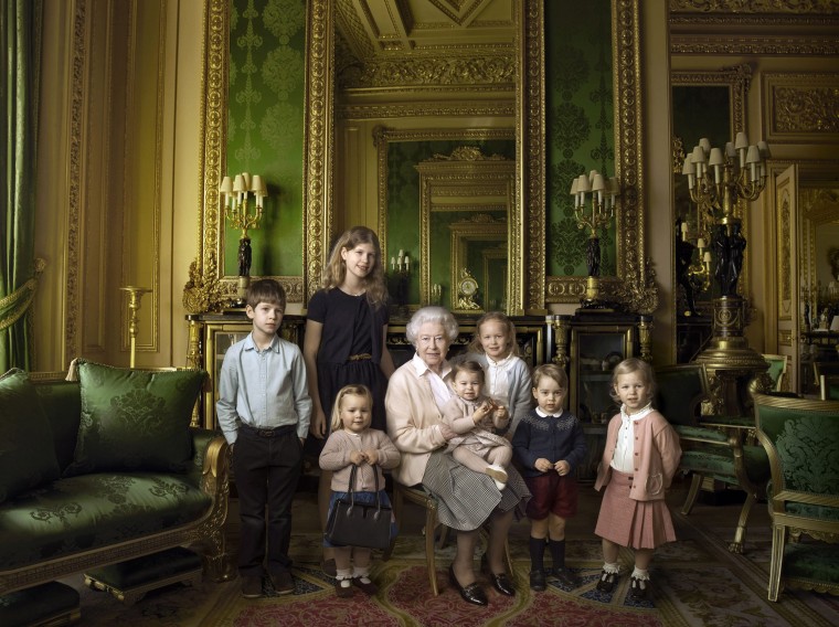 Queen Elizabeth with all of her great-grandchildren and her two youngest grandchildren