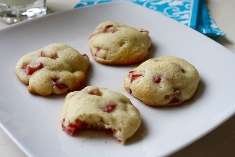 Spring dessert/breakfast recipe: Sour Cream Rhubarb Cookies