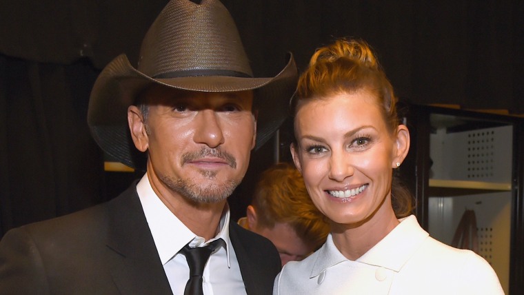 Tim McGraw (L) and Faith Hill