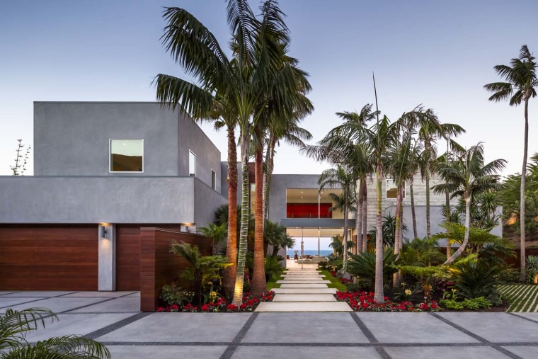 Take a tour inside a beachfront Malibu home