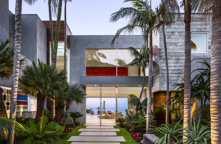 Take a tour inside a beachfront Malibu home