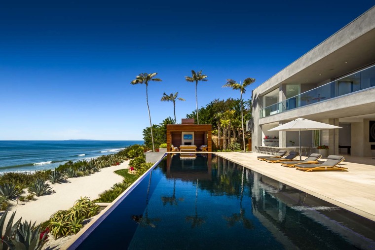 Take a tour inside a beachfront Malibu home