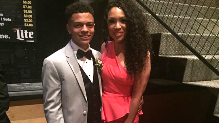 teen invites mom to prom