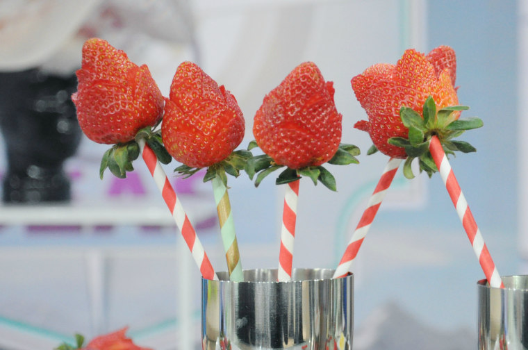 Maureen Petrosky throws a last-minute Kentucky Derby party with easy food hacks, like these strawberry rose stirrers
