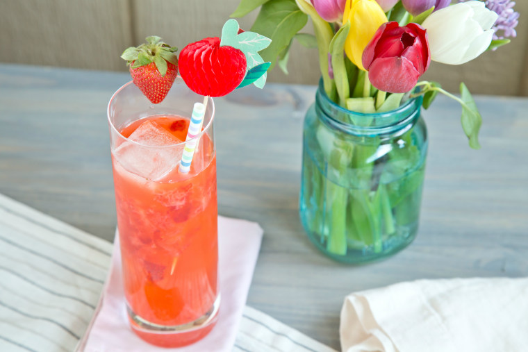 Easy summer cocktail recipe: Strawberry bourbon lemonade