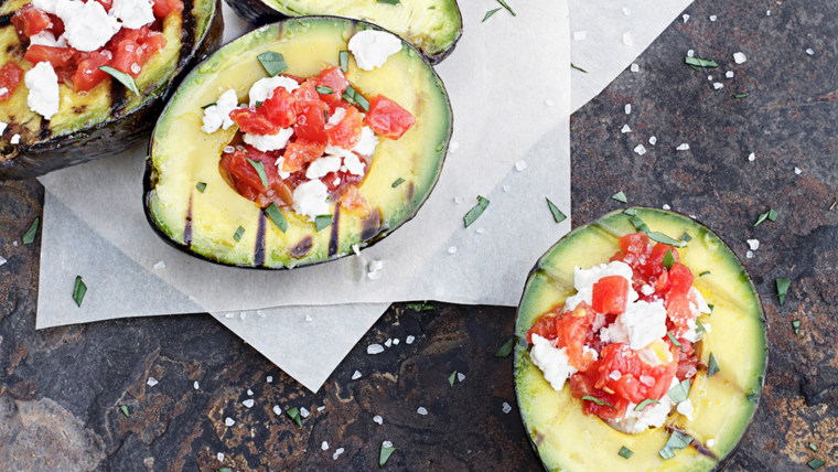 5 reasons to grill avocado: Grilled avocado bowl with tomatoes and feta cheese