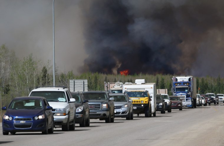 Image: CANADA-FORESTFIRES-FIRE-FORESTS-OIL-EVACUATION