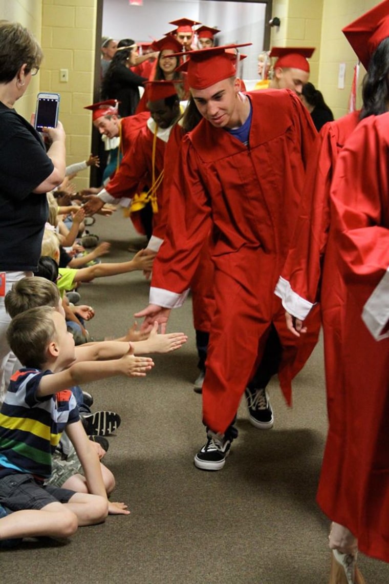 texas senior walk inspires younger kids to think about college