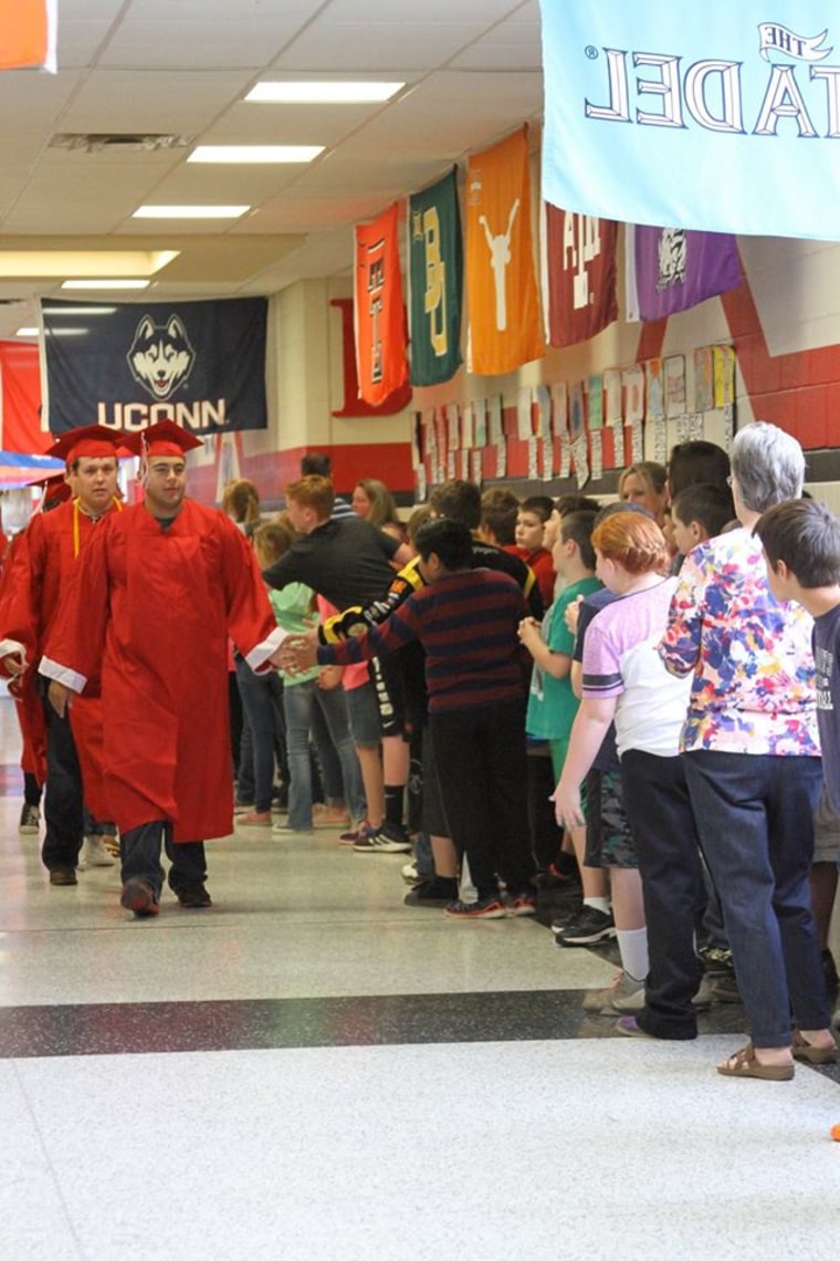 texas senior walk encourages younger students to aim for college