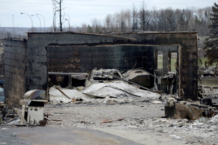 Image: Burned car in Fort McMurray