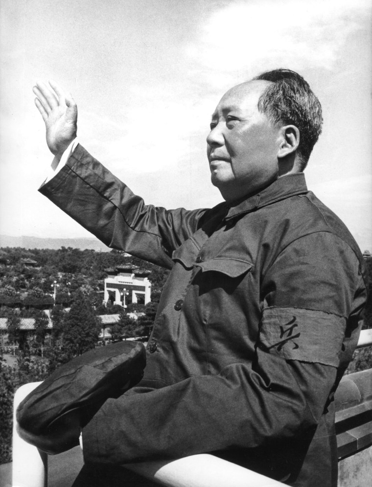 Image:  Mao Zedong in 1966