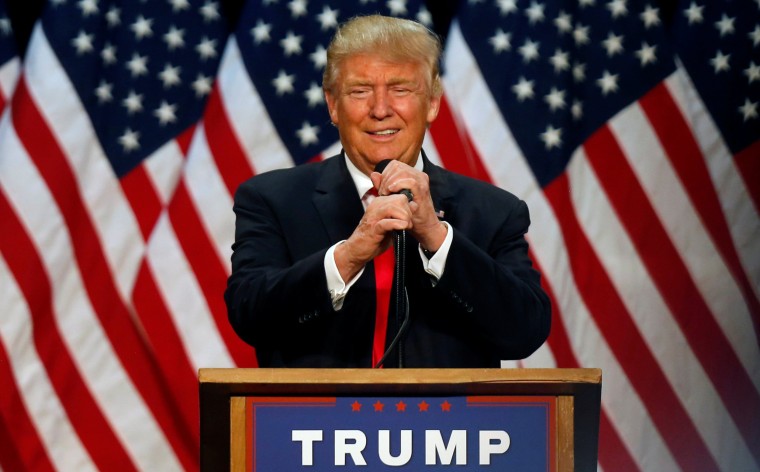 Image: Republican U.S. presidential candidate Donald Trump speaks at a campaign rally in Eugene Oregon