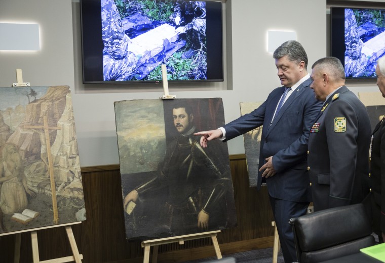 IMAGE: Ukraine President Petro Poroshenko with stolen paintings